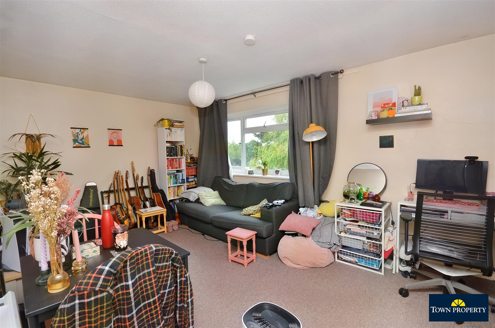 Property Details for Black Path Polegate BN26 5BB Town Property